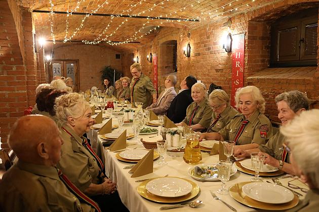 Harcerski Krąg Seniorów „Dęby” spotkał się na przedwigilijnym spotkaniu opłatkowym