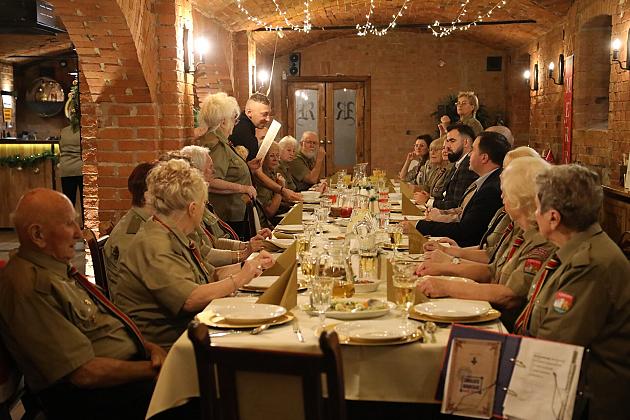Harcerski Krąg Seniorów „Dęby” spotkał się na przedwigilijnym spotkaniu opłatkowym