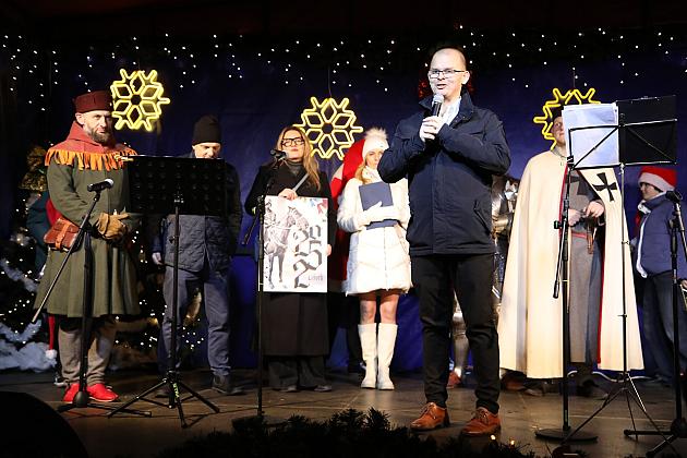 Tłumy na promocji miejskiego kalendarza na 2025 rok