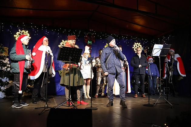 Udany Jarmark Bożanorodzeniowy na Placu Pokoju