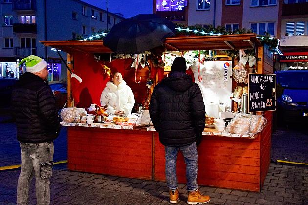 Udany Jarmark Bożanorodzeniowy na Placu Pokoju