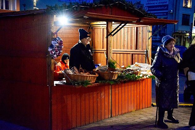 Udany Jarmark Bożanorodzeniowy na Placu Pokoju
