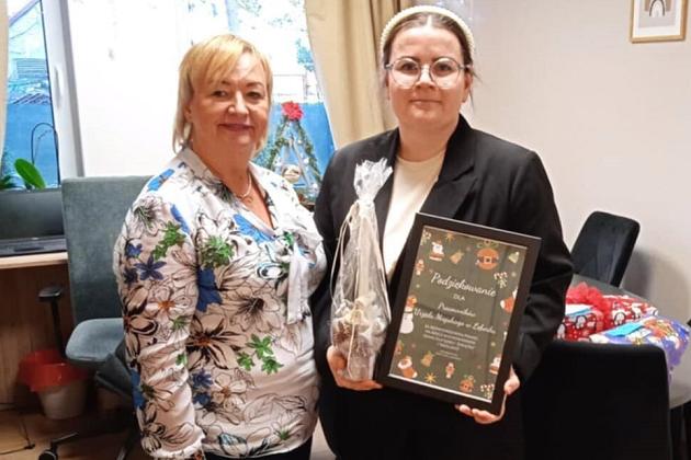 Pracownicy Urzędu Miejskiego i radni Rady Miejskiej w roli Mikołaja