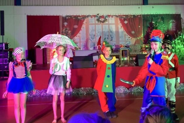 W szczytnym celu wystąpili w spektaklu w Szkole Podstawowej nr 8