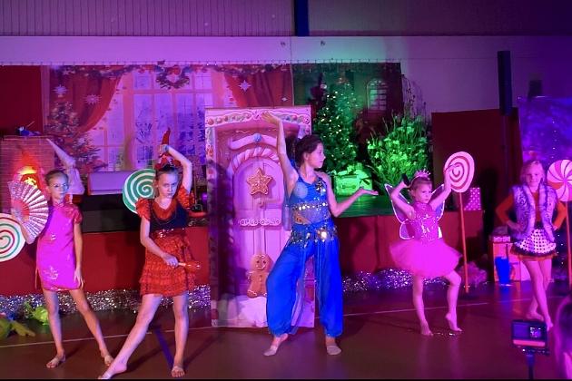 W szczytnym celu wystąpili w spektaklu w Szkole Podstawowej nr 8