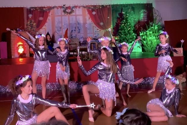 W szczytnym celu wystąpili w spektaklu w Szkole Podstawowej nr 8