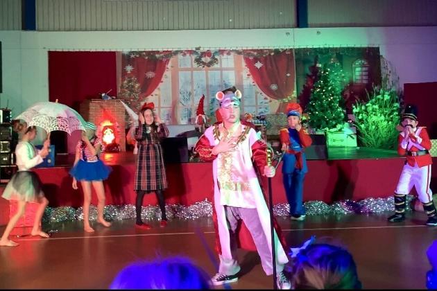 W szczytnym celu wystąpili w spektaklu w Szkole Podstawowej nr 8