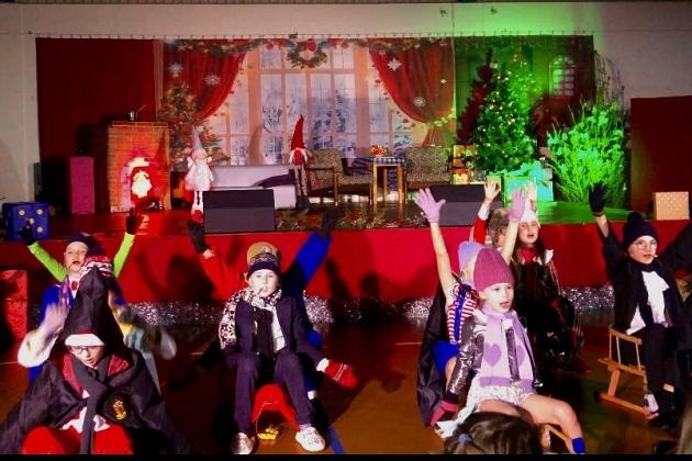 W szczytnym celu wystąpili w spektaklu w Szkole Podstawowej nr 8