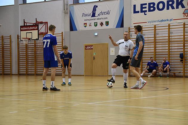 Zagrali o zwycięstwo w XXIV Halowym Turnieju Piłki Nożnej o Puchar Starosty Lęborskiego