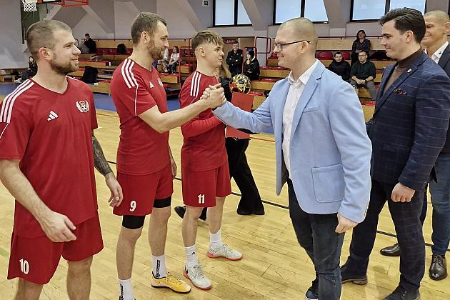 Zagrali o zwycięstwo w XXIV Halowym Turnieju Piłki Nożnej o Puchar Starosty Lęborskiego