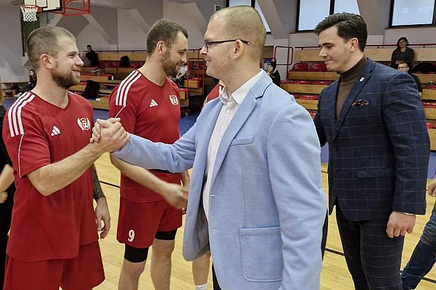 Zagrali o zwycięstwo w XXIV Halowym Turnieju Piłki Nożnej o Puchar Starosty Lęborskiego