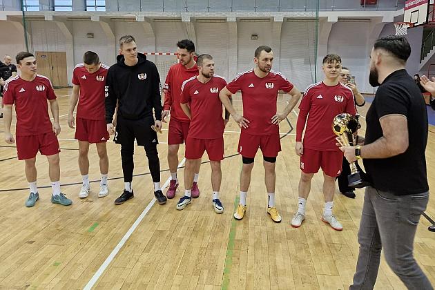 Zagrali o zwycięstwo w XXIV Halowym Turnieju Piłki Nożnej o Puchar Starosty Lęborskiego