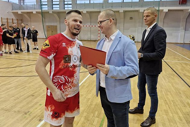 Zagrali o zwycięstwo w XXIV Halowym Turnieju Piłki Nożnej o Puchar Starosty Lęborskiego