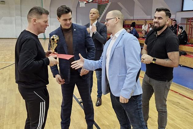 Zagrali o zwycięstwo w XXIV Halowym Turnieju Piłki Nożnej o Puchar Starosty Lęborskiego