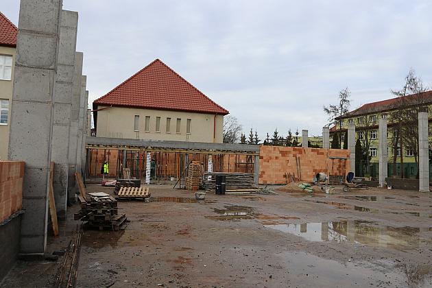 Przy SP1 powstaje nowoczesna hala sportowa