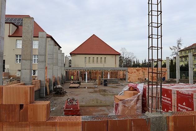 Przy SP1 powstaje nowoczesna hala sportowa