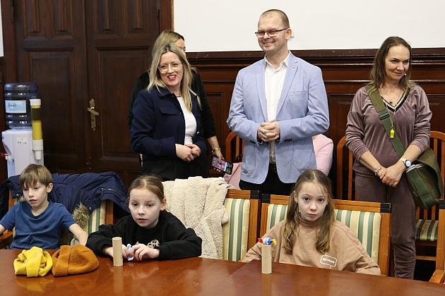 Uczniowie Szkoły Podstawowej w Łebuni odwiedzili ratusz i spotkali się z burmistrzem
