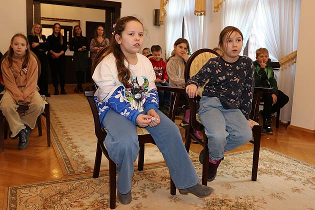 Uczniowie Szkoły Podstawowej w Łebuni odwiedzili ratusz i spotkali się z burmistrzem