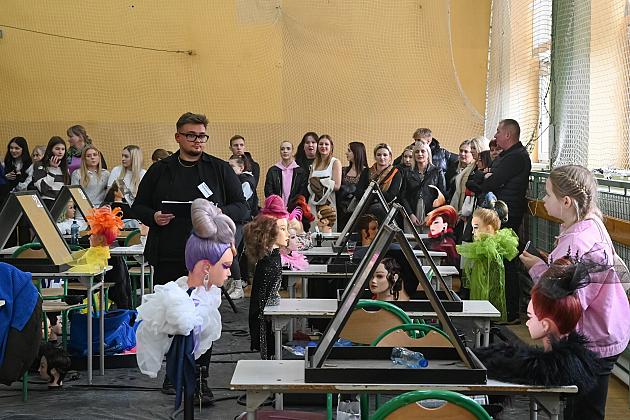 Uczniowie fryzjerskiego rzemiosła zaprezentowali umiejętności w konkursie