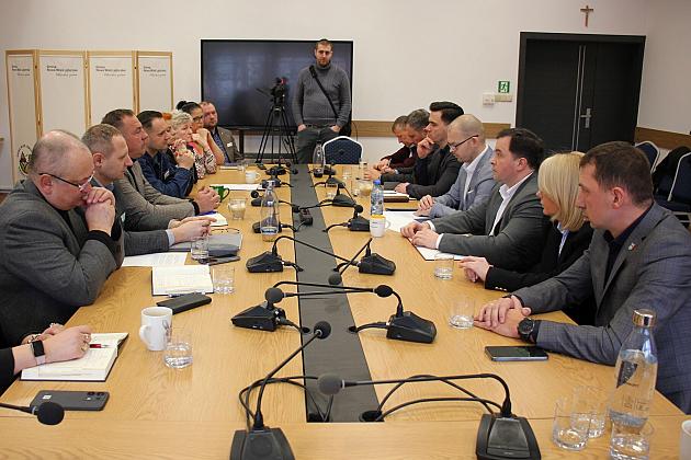 W Urzędzie Gminy Nowa Wieś Lęborska burmistrz i radni rozmawiali o zmianie granic Lęborka