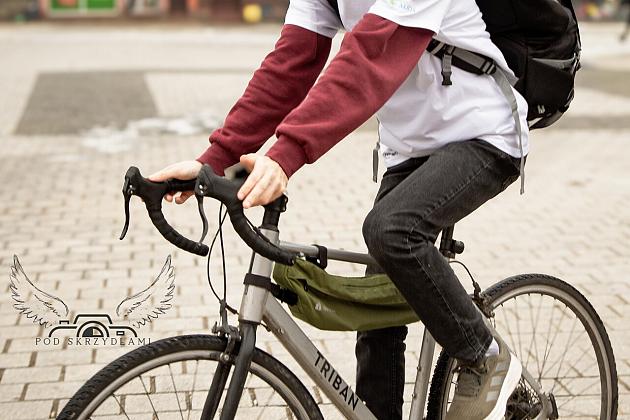 Setki kilometrów na rowerze, żeby pomóc chorej Laurze