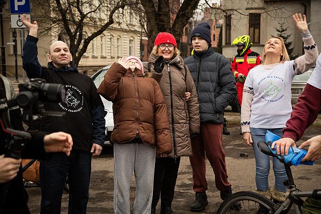 Setki kilometrów na rowerze, żeby pomóc chorej Laurze