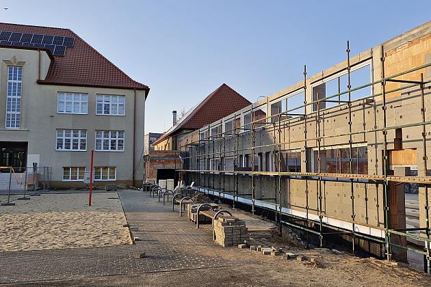 Budowana hala sportowa przy SP1 zyska zadaszenie