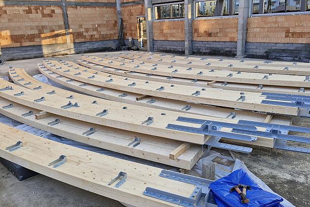 Budowana hala sportowa przy SP1 zyska zadaszenie