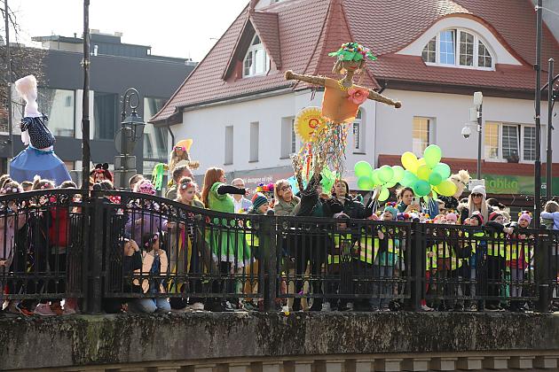 Wiosenny konkurs marzann nad rzeką Łebą