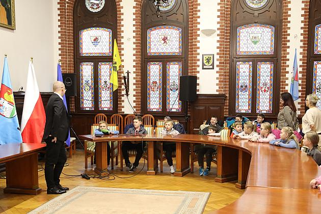 Spotkanie dzieci z burmistrzem w Urzędzie Miejskim w Lęborku