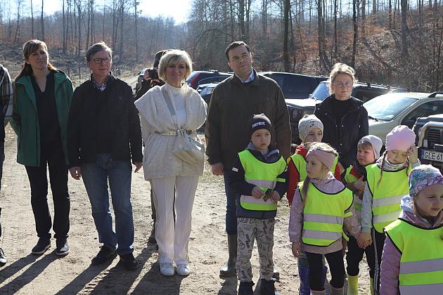 Wielka akcja wspólnego sadzenia lasu w Nadleśnictwie Lębork