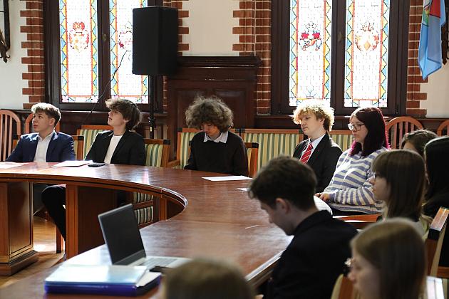 Posiedzenie Młodzieżowej Rady Miasta Lęborka – nowe inicjatywy i pomysły młodych radnych