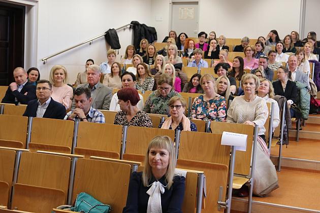 Dzieci i młodzież potrzebują poczucia bezpieczeństwa, aby móc rozwijać się