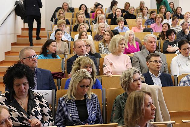 Dzieci i młodzież potrzebują poczucia bezpieczeństwa, aby móc rozwijać się