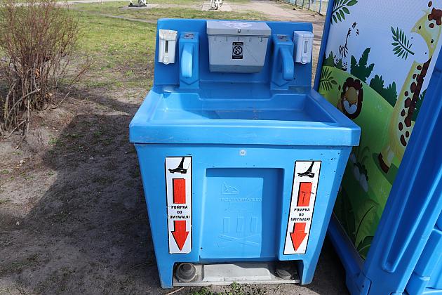 Nowe toalety przy placach zabaw – wygoda i higiena dla najmłodszych i opiekunów