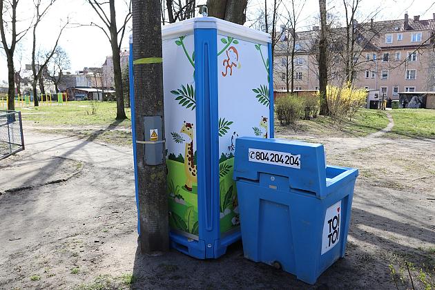 Nowe toalety przy placach zabaw – wygoda i higiena dla najmłodszych i opiekunów