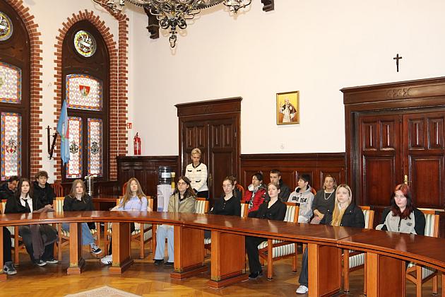 Ósmoklasiści z SP 3 poznali kulisy pracy ratusza!