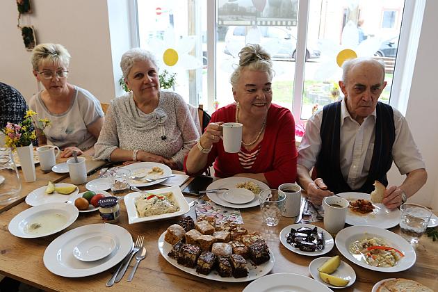Na wielkanocnym śniadaniu z seniorami