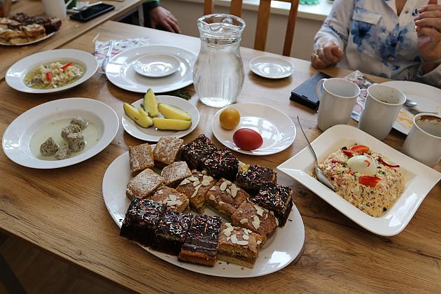 Na wielkanocnym śniadaniu z seniorami