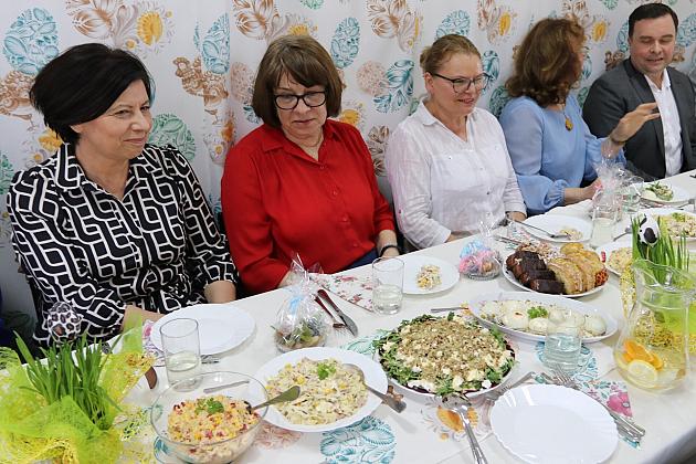 Świąteczne spotkanie i życzenia dla uczestników Warsztatu Terapii Zajęciowej