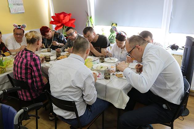 Świąteczne spotkanie i życzenia dla uczestników Warsztatu Terapii Zajęciowej