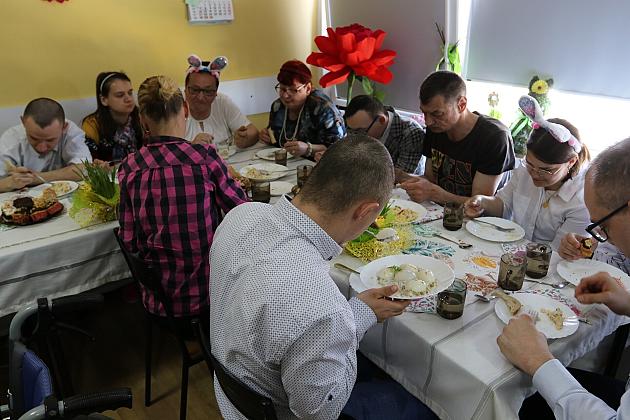 Świąteczne spotkanie i życzenia dla uczestników Warsztatu Terapii Zajęciowej