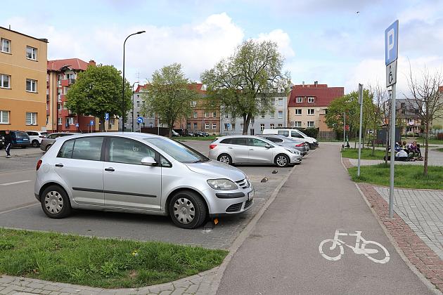 Ograniczniki na parkingach. Pomagają kierowcom, chronią pieszych i rowerzystów
