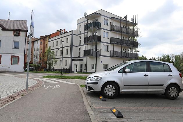 Ograniczniki na parkingach. Pomagają kierowcom, chronią pieszych i rowerzystów