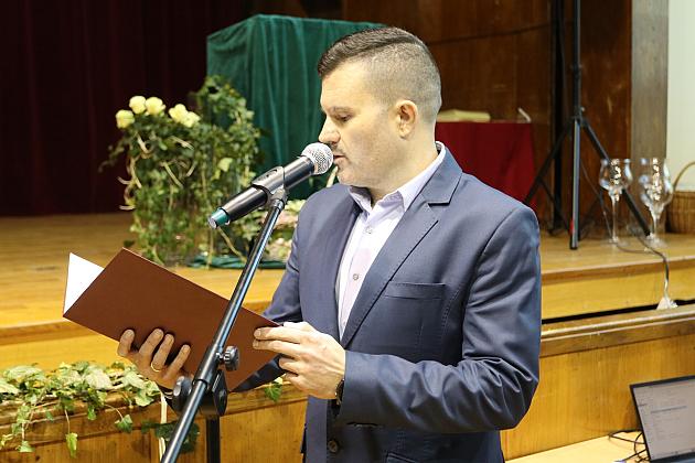 „Świat potrzebuje ludzi z pasją, z energią, z marzeniami. Ludzi takich, jak Wy” - z udziałem burmistrza Lęborka uroczyste pożegnanie abiturientów II Liceum Ogólnokształcącego