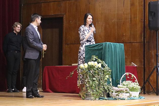 „Świat potrzebuje ludzi z pasją, z energią, z marzeniami. Ludzi takich, jak Wy” - z udziałem burmistrza Lęborka uroczyste pożegnanie abiturientów II Liceum Ogólnokształcącego