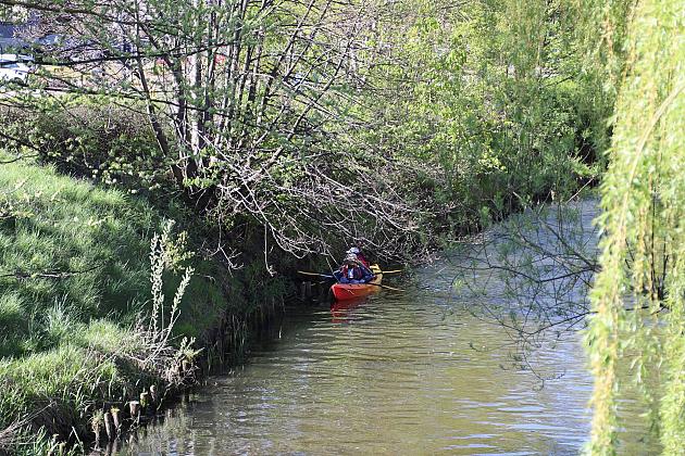 Mieszkańcy ruszyli nad Łebę – wspólne sprzątanie w ramach „Operacji Czysta Rzeka”