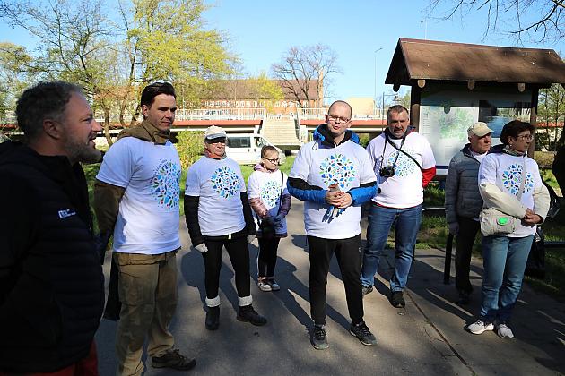 Mieszkańcy ruszyli nad Łebę – wspólne sprzątanie w ramach „Operacji Czysta Rzeka”
