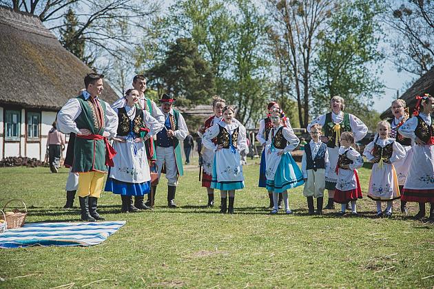 Kaszubski zespół z Lęborka wystąpił na „Czarnym Weselu” w Klukach