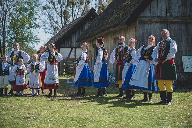 Kaszubski zespół z Lęborka wystąpił na „Czarnym Weselu” w Klukach